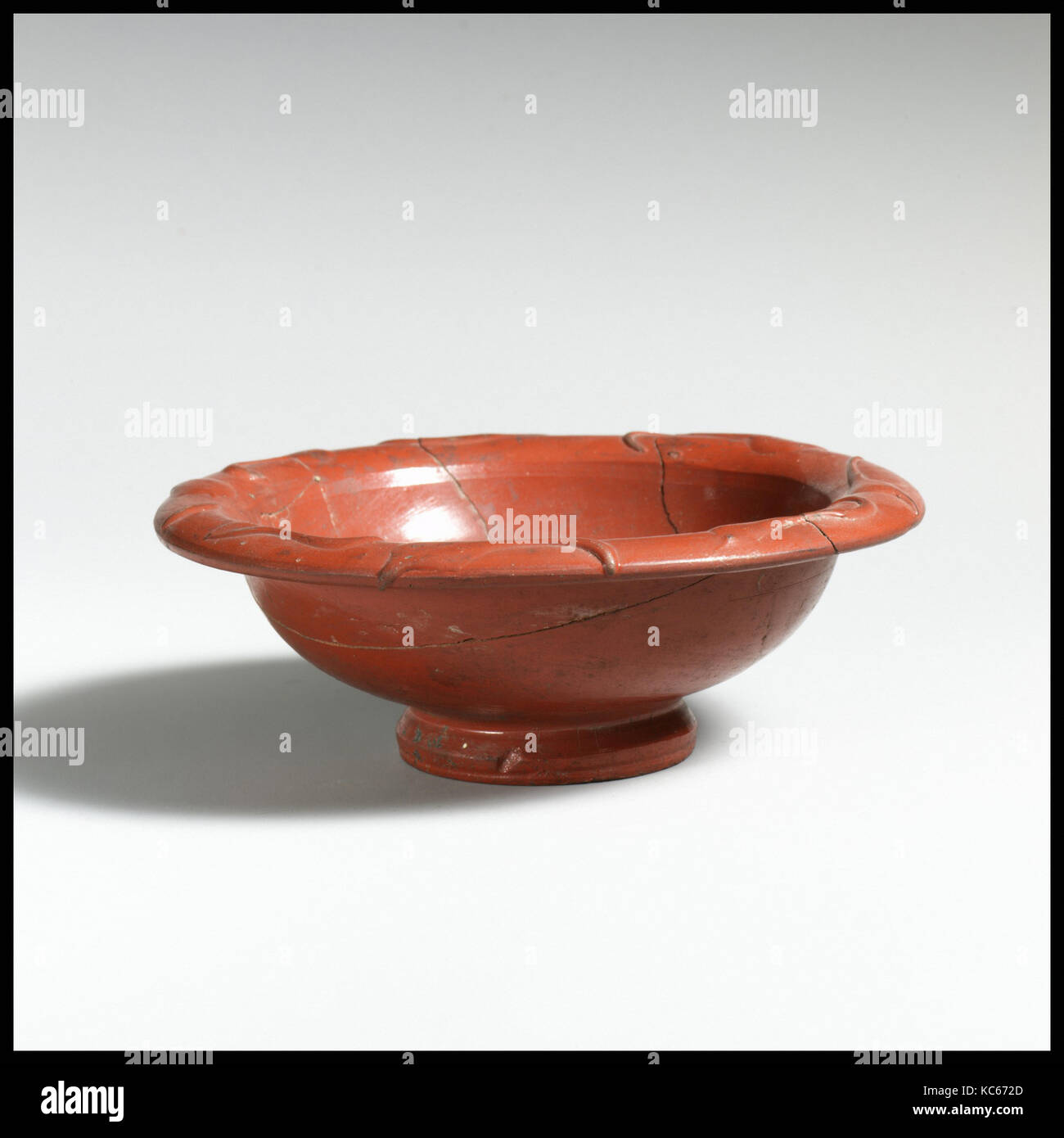 Terrakotta Schale, 2. Hälfte des 1. nachchristlichen Jahrhundert, Roman,  Terrakotta; Red slip Ware, 1 7/8 in. (4.8Cm), Vasen, rot glasiert Platte  mit Stockfotografie - Alamy