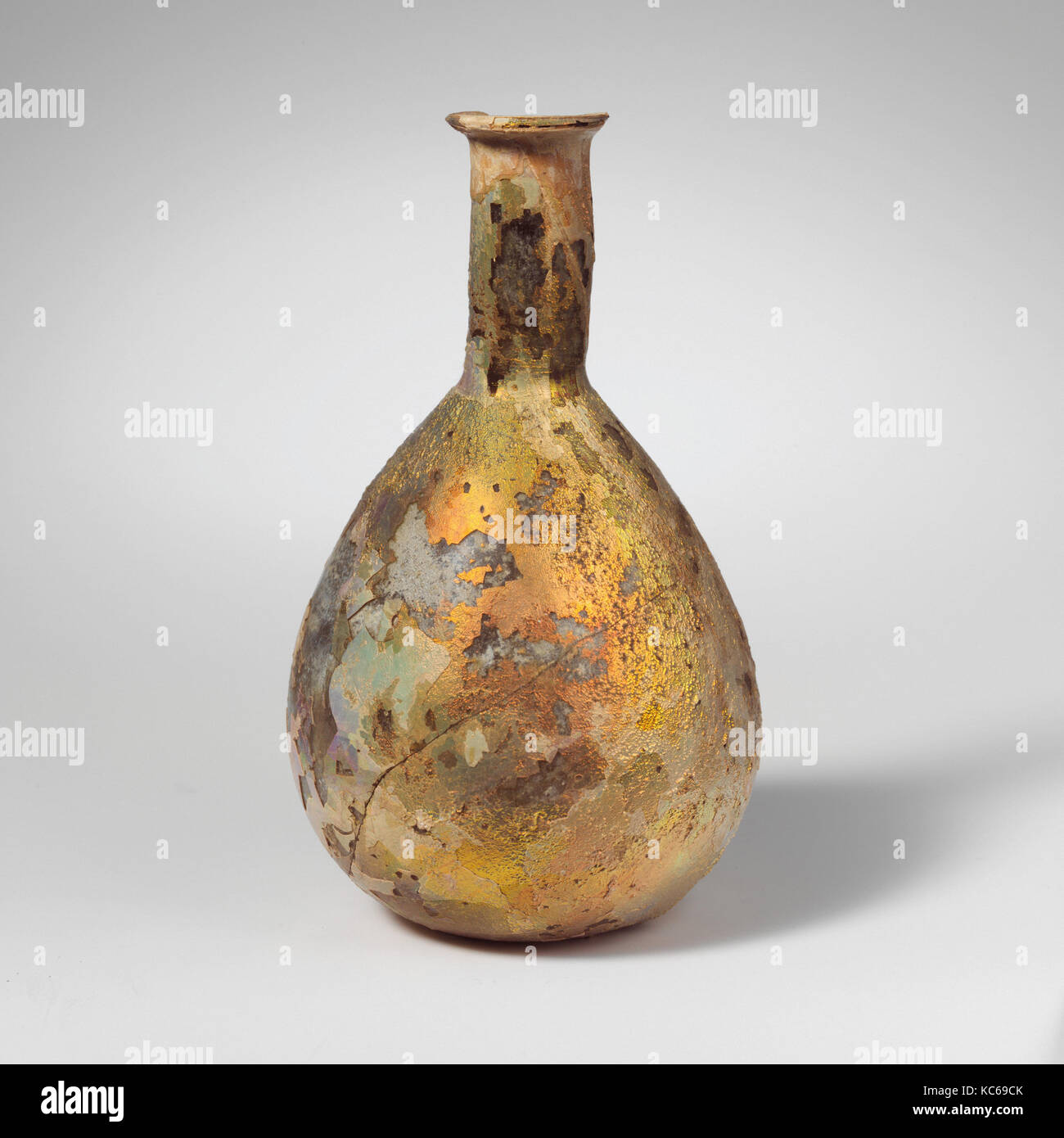 Glas Parfüm Flasche, Anfang bis Mitte Imperial, 1.-2. Jahrhundert n. Chr., Römische, Glas, geblasen, 4 3/4 in. (12 cm), Glas, farblos Stockfoto