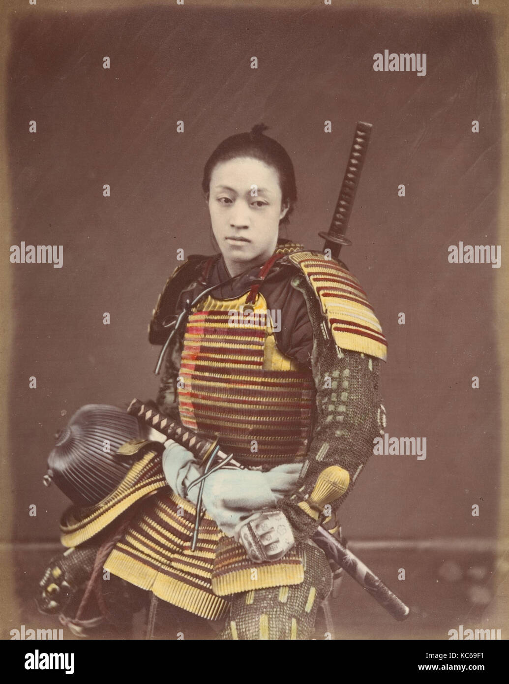 Schauspieler in Samurai Rüstung, 1870s, Eiklar silber Drucken aus Glas negativ, 24,6 x 18,9 cm (9 11/16 x 7 7/16 in.), Fotografien Stockfoto