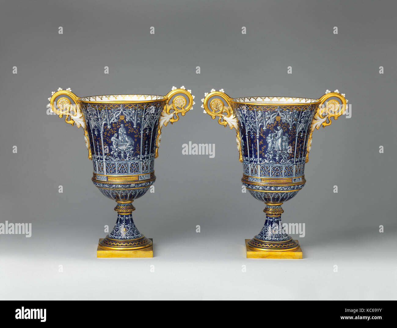 Vase (Vase gothique Fragonard) (ein Paar), hergestellt 1832, eingerichtet 1844 Stockfoto