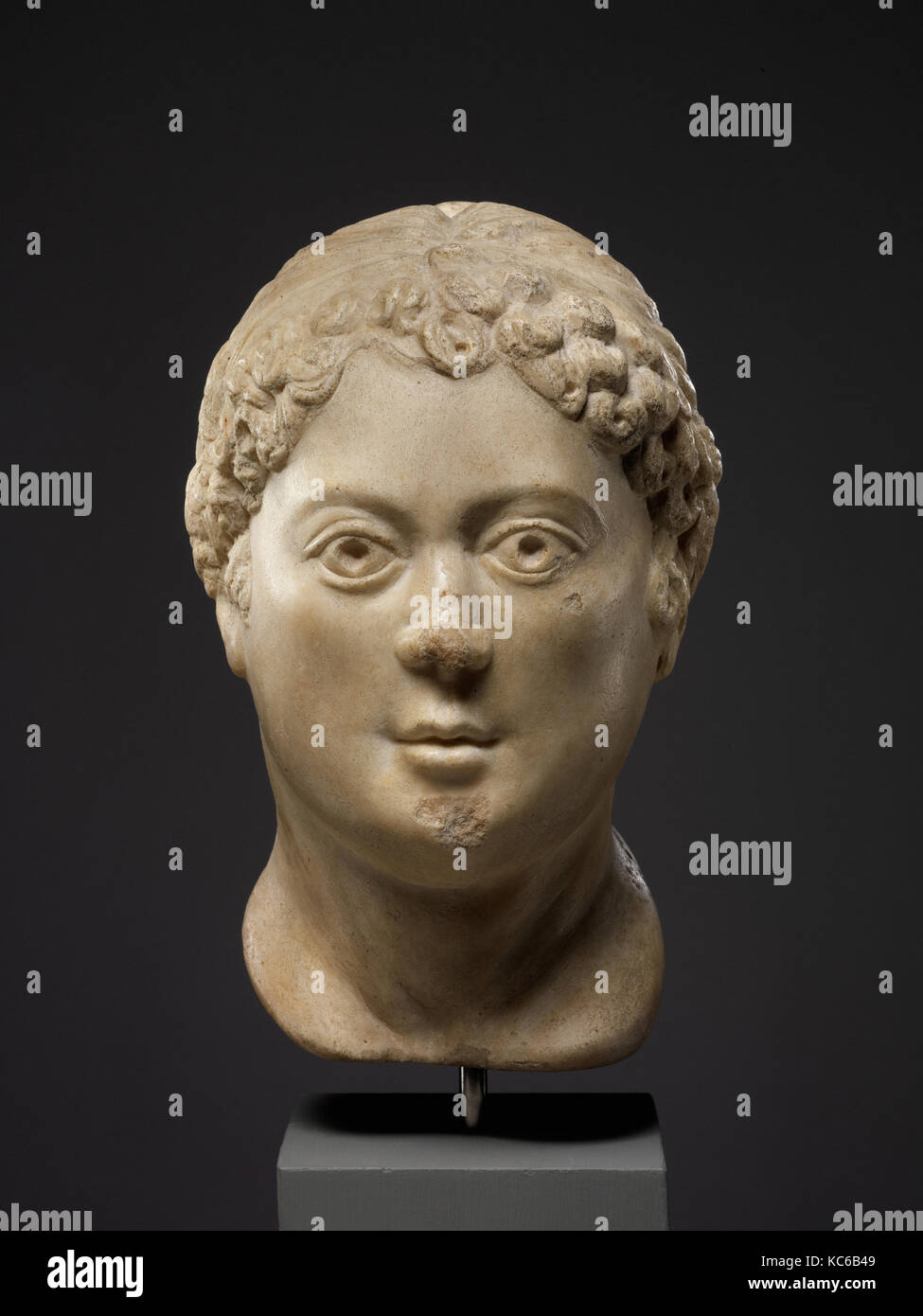 Kopf einer Frau, 5. Jahrhundert, Byzantinische, Marmor, Gesamt: 11 3/16 x 6 3/4 x 8 1/8 in. (28,4 x 17,2 x 20,6 cm), Sculpture-Stone Stockfoto