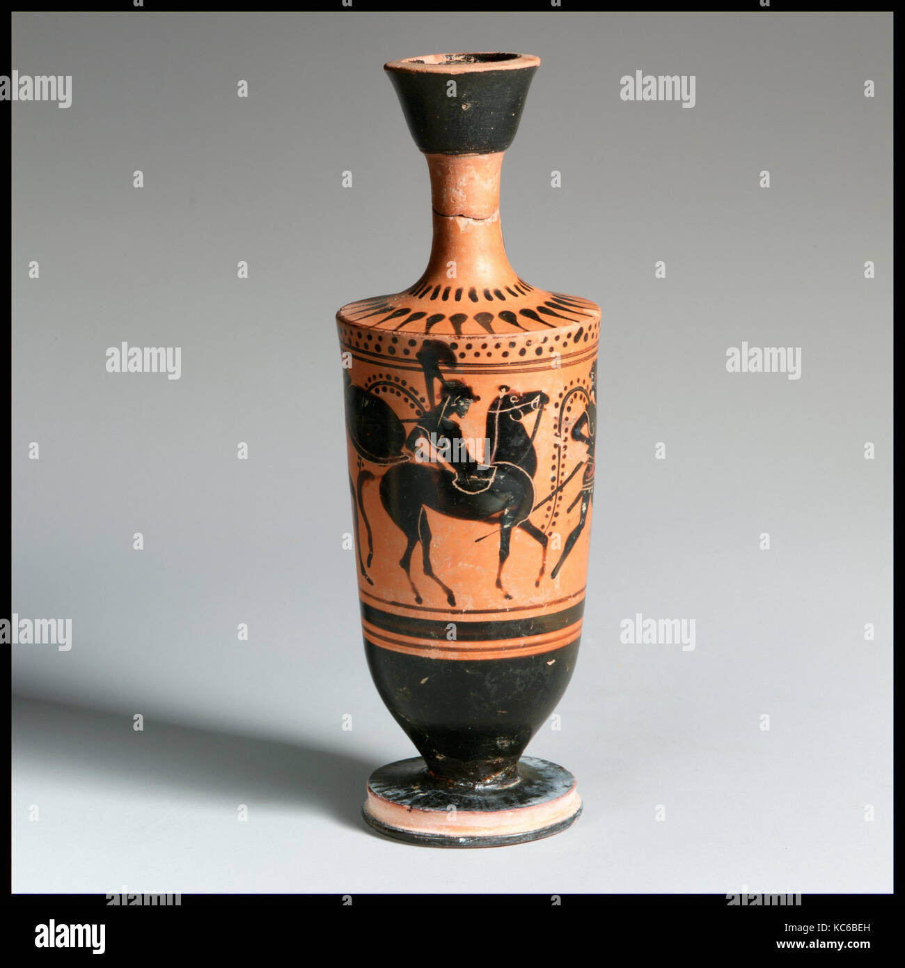 Lekythos, Archaische, 1. Hälfte des 5.Jahrhundert v. Chr., Griechischer, Dachboden, Terracotta, schwarz Abbildung, H. 15.90 cm, Vasen Stockfoto