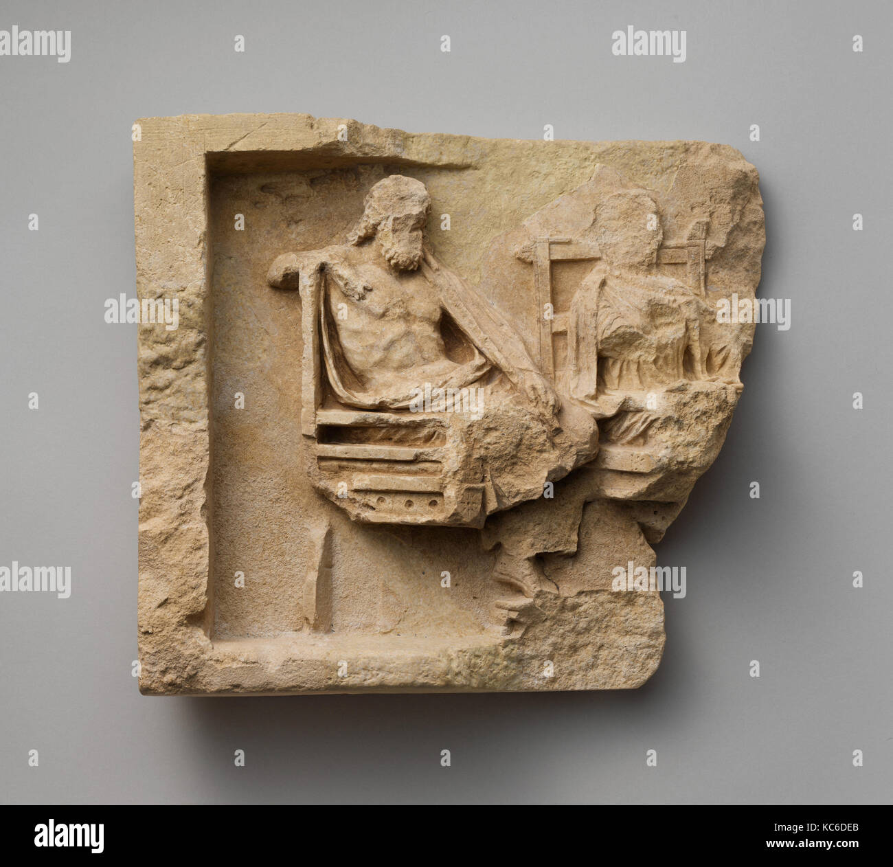 Fragment einer Kalkstein Relief mit thront, Paar, 4.-3. Jahrhundert v. Chr. Stockfoto