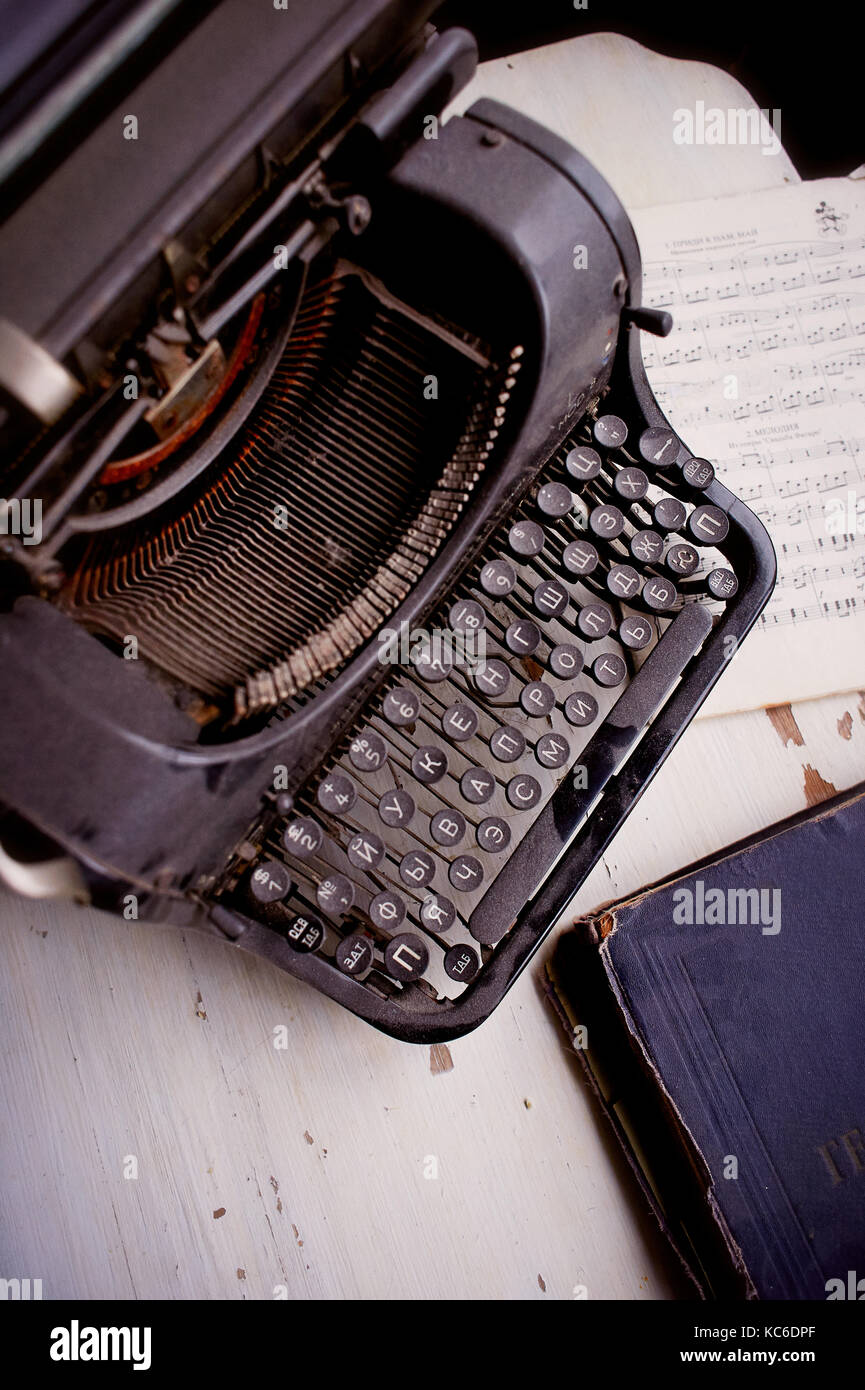 Details der alte Schreibmaschine in Rost und Staub. Retro Stockfotografie -  Alamy