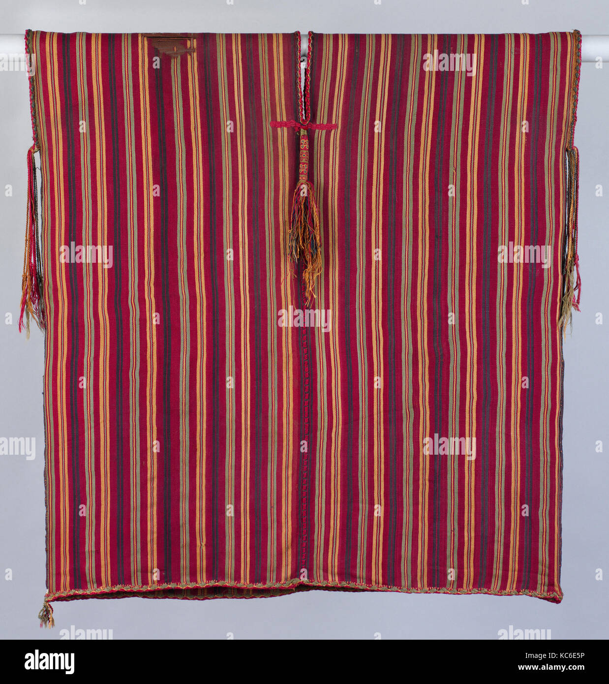 Tunika, 1400-1530, Peru, Inka, Camelid Faser, H.33x W. 30in. (83,8 x 76,2 cm), Textiles-Woven Stockfoto