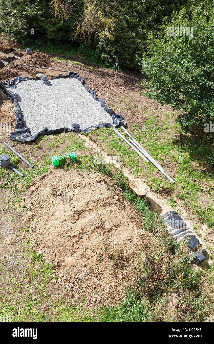 Luftbild der Neuen septischen Tank und Filter Bett installiert werden, die die Position der Leitungen im Kies und Sand filter Bett, die Filter und Stockfoto