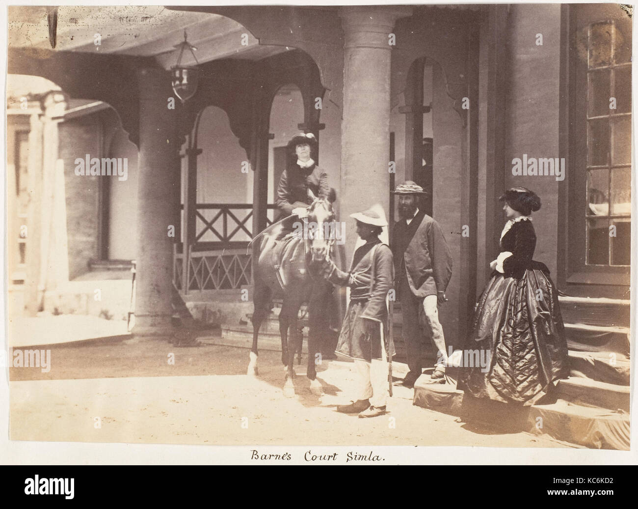 Gruppe Porträt: (L, R) Lady Canning, Major Jones und Lady Campbell, Barnes, Simla, Unbekannt, 1860 Stockfoto