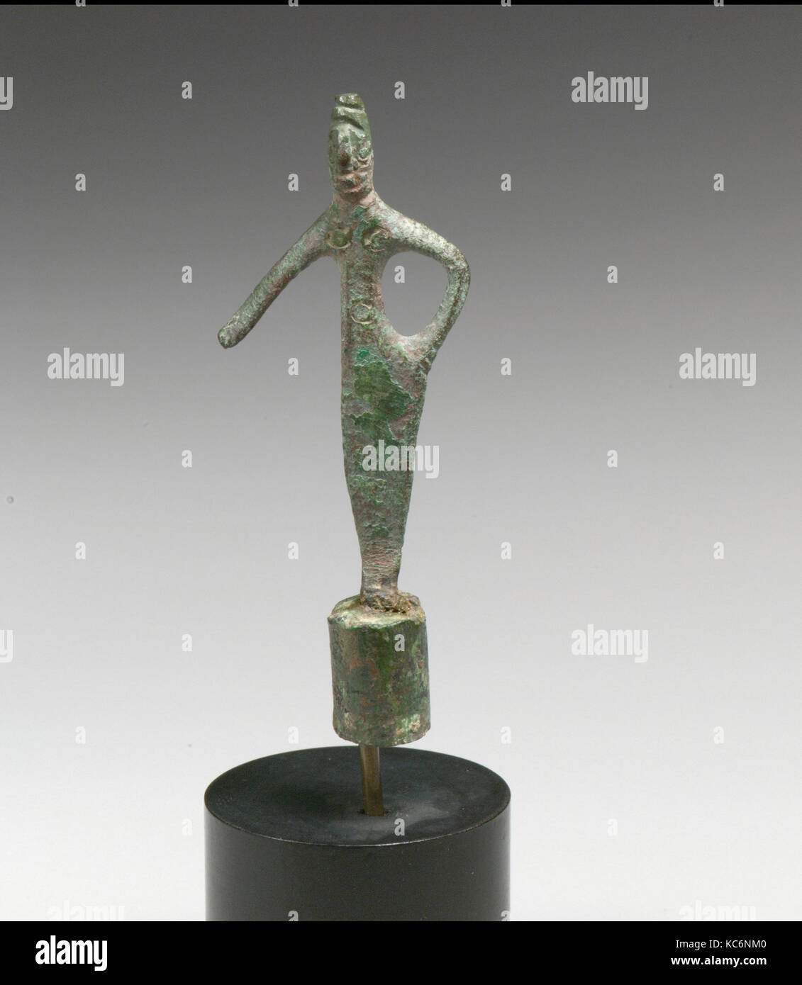 Statue einer Frau, Bronze, H.: 2 15/16 in. (7,5 cm), Bronzen Stockfoto