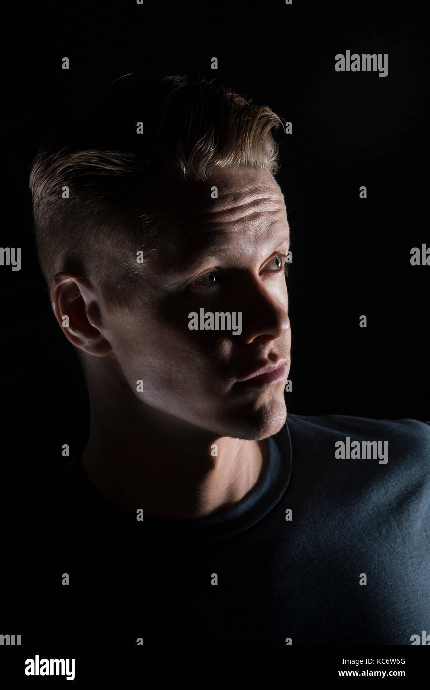 Porträt des Menschen wegschauen Stockfoto