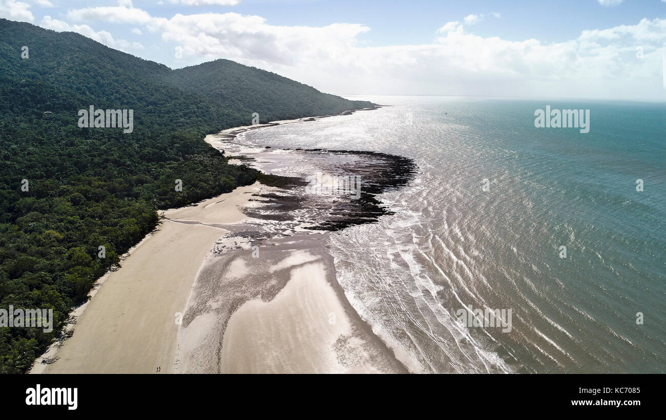 Australien, Queensland, Meer und Küste an einem sonnigen Tag Stockfoto