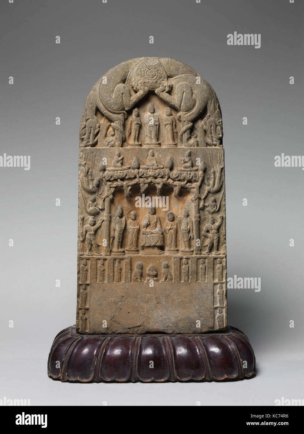 Stele mit reinen Land Bilder, Tang-dynastie (618 - 907), datiert 758, China, Kalkstein, H.33. (83,8 cm); W. 16 1/2 in. (41,9 cm Stockfoto