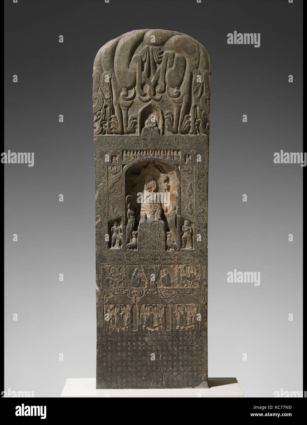 Stele im Auftrag von Li Zhewang (李真王), Yao Langzi (姚郎字), und andere Mitglieder einer Hingebungsvollen Gesellschaft, datiert 528 Stockfoto