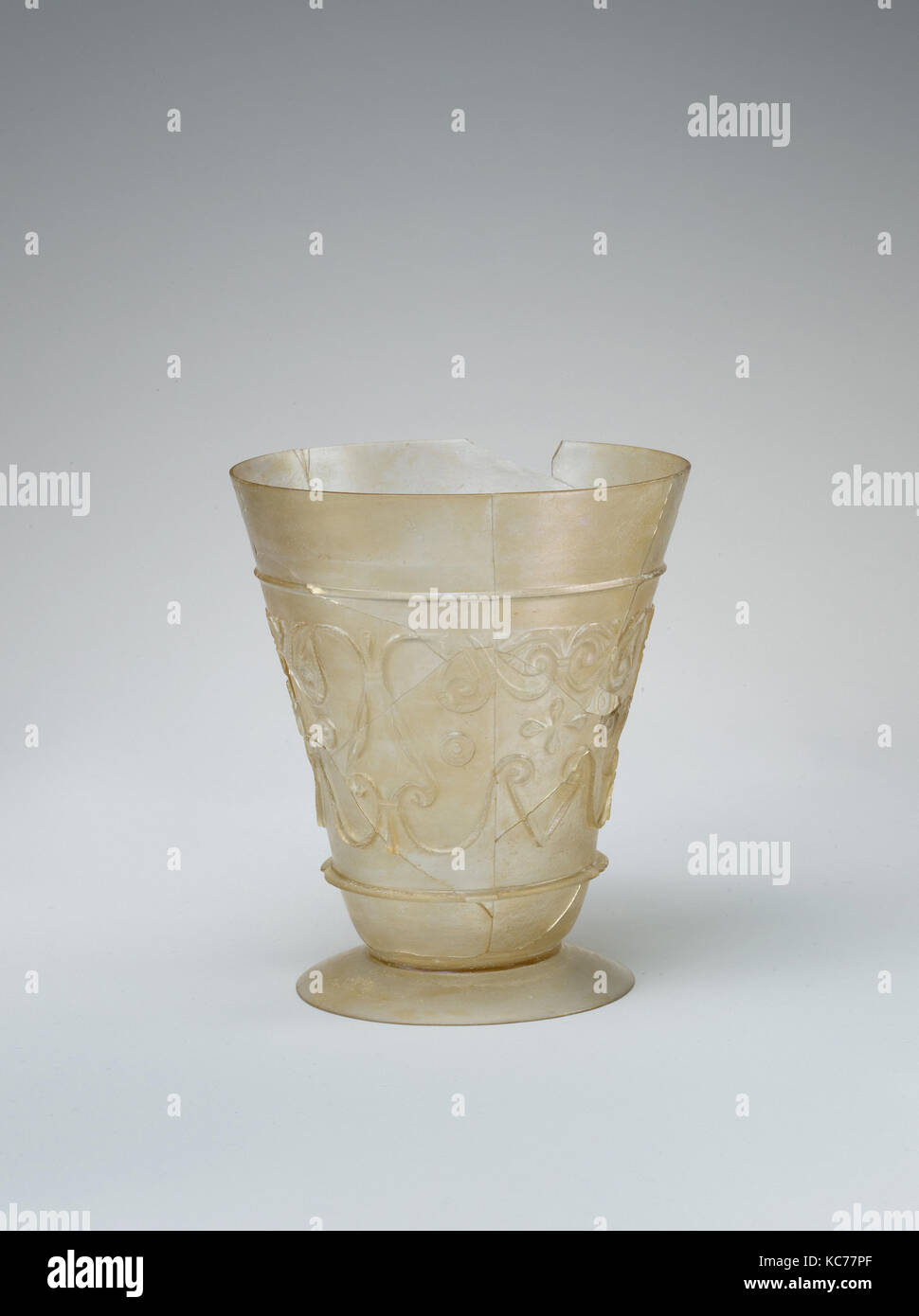 Becher mit Relief-cut Dekoration, 9. - 10. Jahrhundert Stockfoto