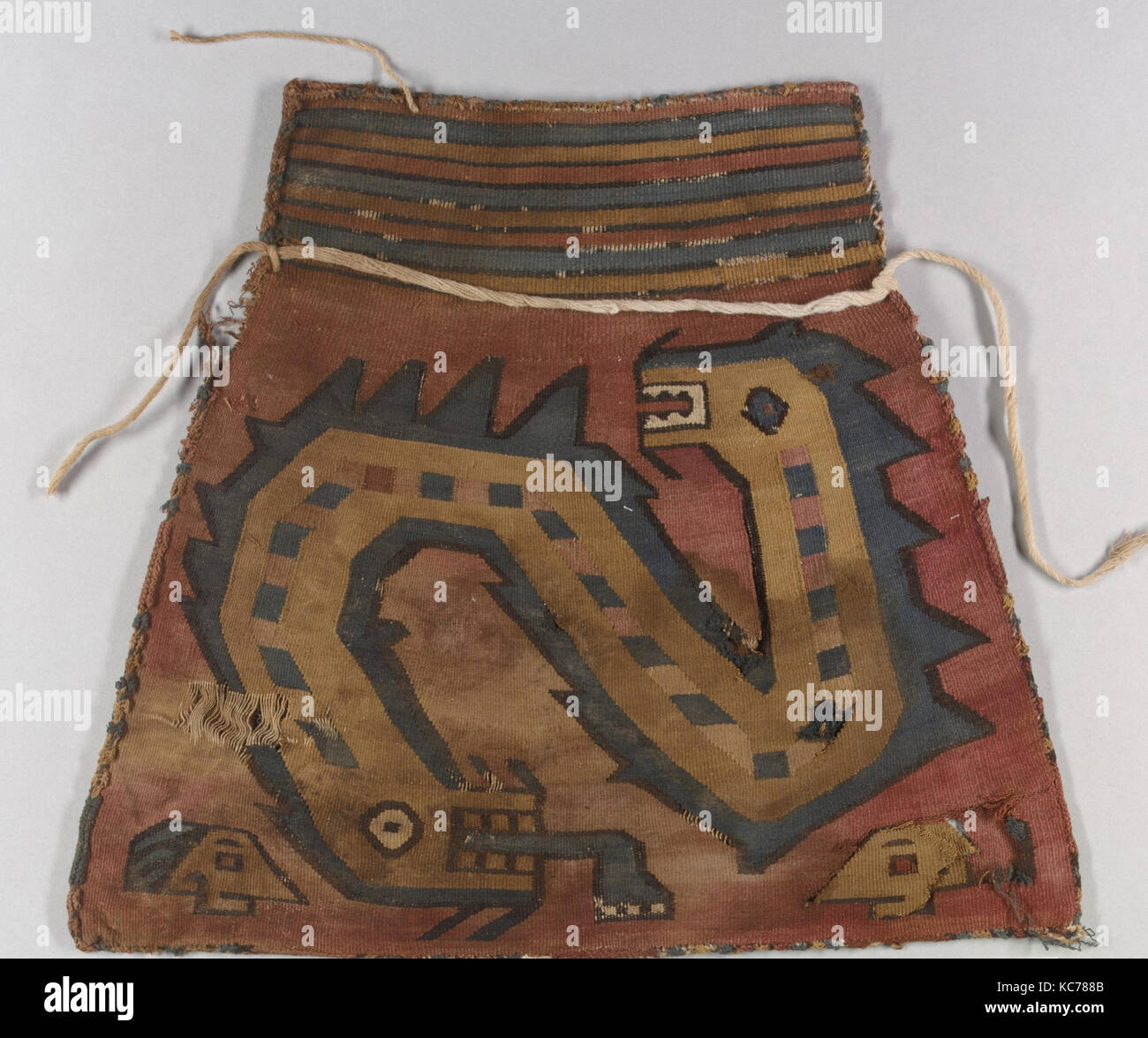 Beutel, 7. Jahrhundert, Peru, Nasca, Camelid Haar, Baumwolle, H x B: 13 x 11 in. (33 x 27,9 cm), Textiles-Woven Stockfoto