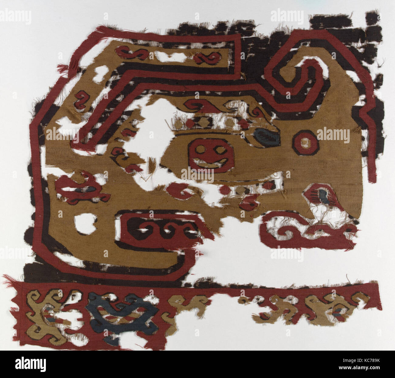 Tunika Fragment, 8.-9. Jahrhundert, Peru, Nazca (?), Camelid Haar, Gesamt: 15 x 16 cm. (38.1 x 41.91 cm), Textiles-Woven Stockfoto