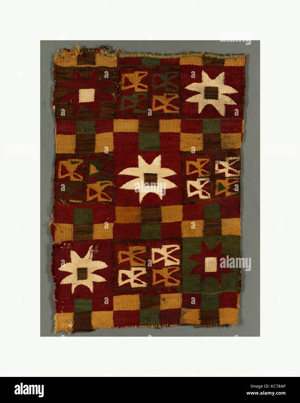 Tapestry Panel mit Sternen, 15. - 16. Jahrhundert, Peru, Inka, Camelid Haar, Baumwolle, Gesamt: 6 3/4 x 9 3/4 in. (17.15 x 24.77 cm Stockfoto