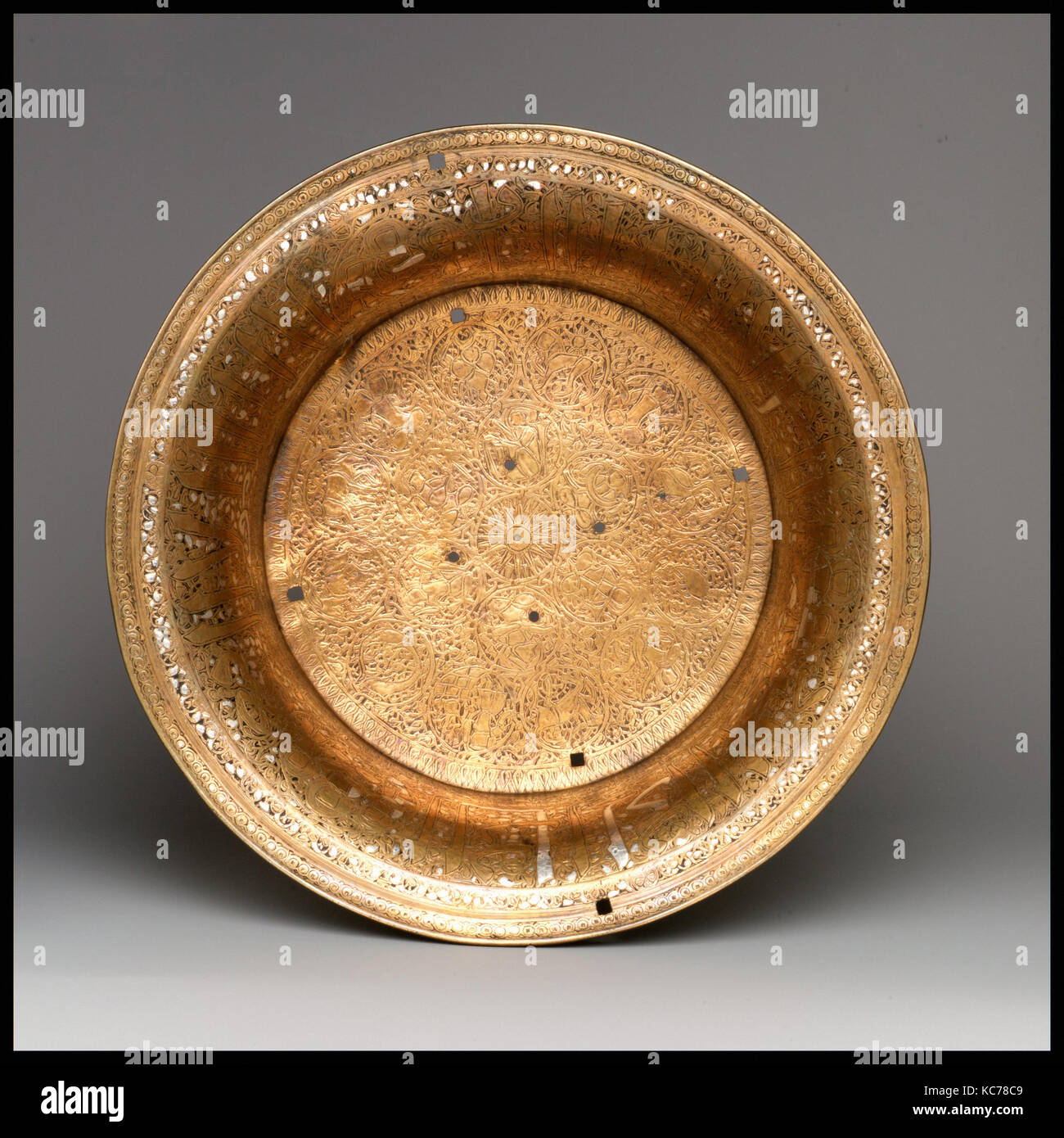 Becken mit Sternzeichen und königlichen Titel, Ende des 13. Anfang des 14. Jahrhunderts Stockfoto