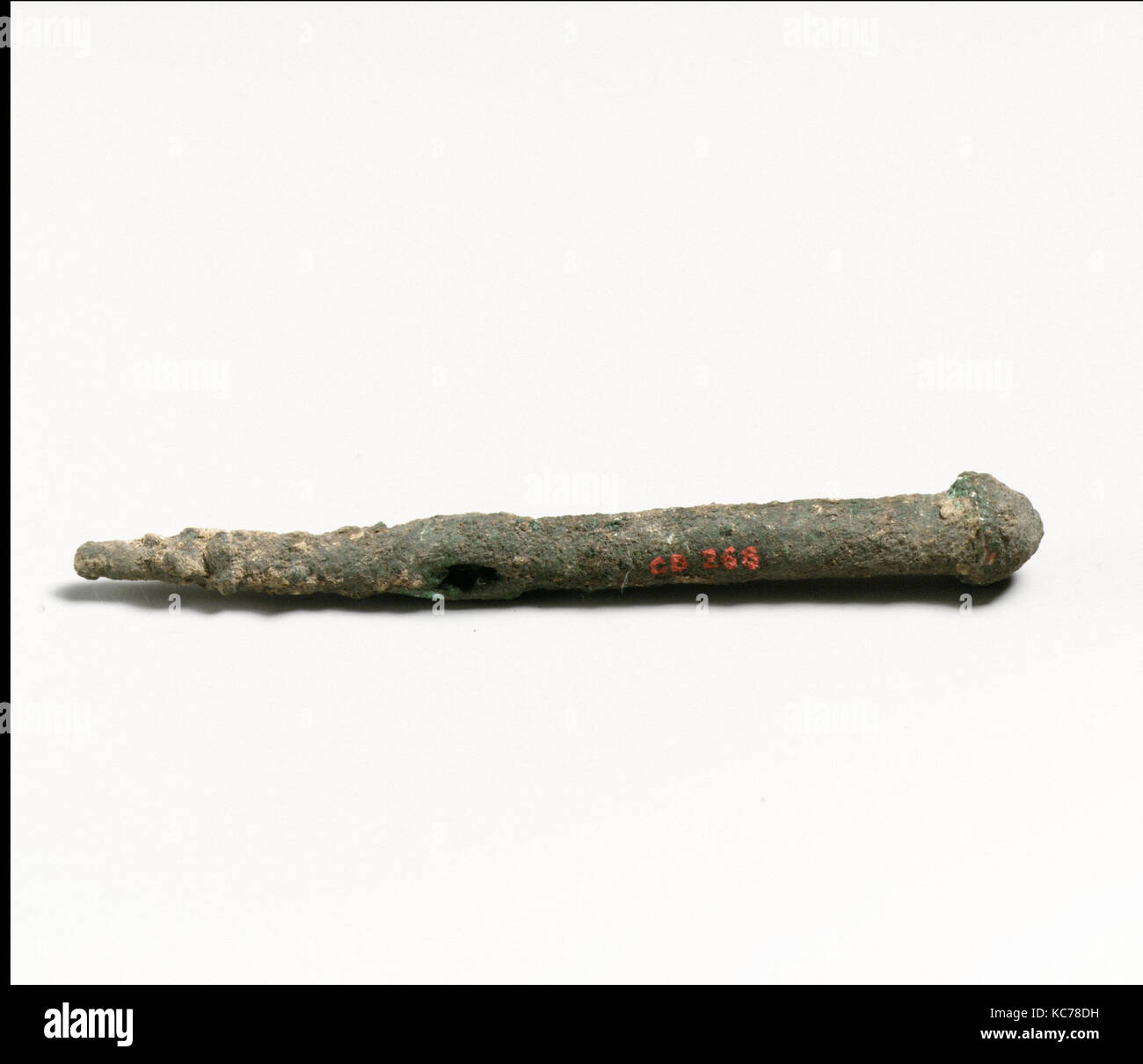 Pin, Öse Art, die zyprische, die Bronze, Andere: 4 5/8 in. (11,8 cm), Bronzen Stockfoto