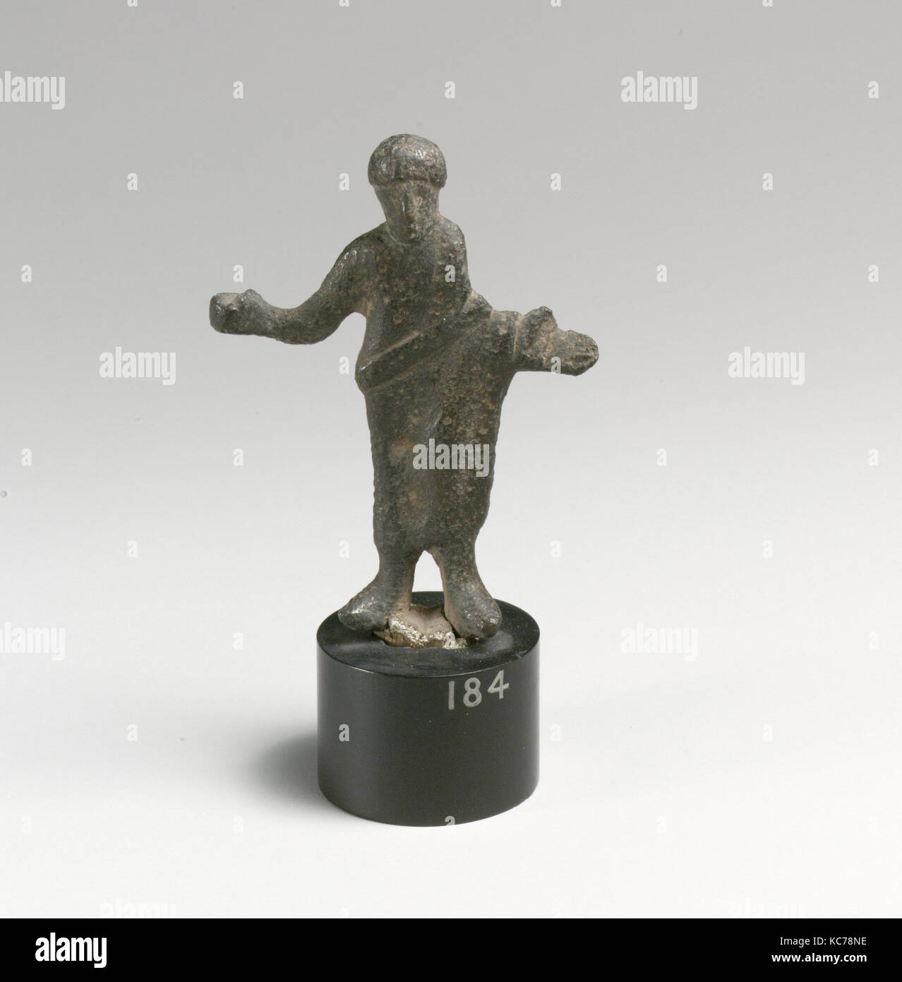 Statue eines Mannes, Bronze, H.: 2 7/8 in. (7.3 cm), Bronzen Stockfoto