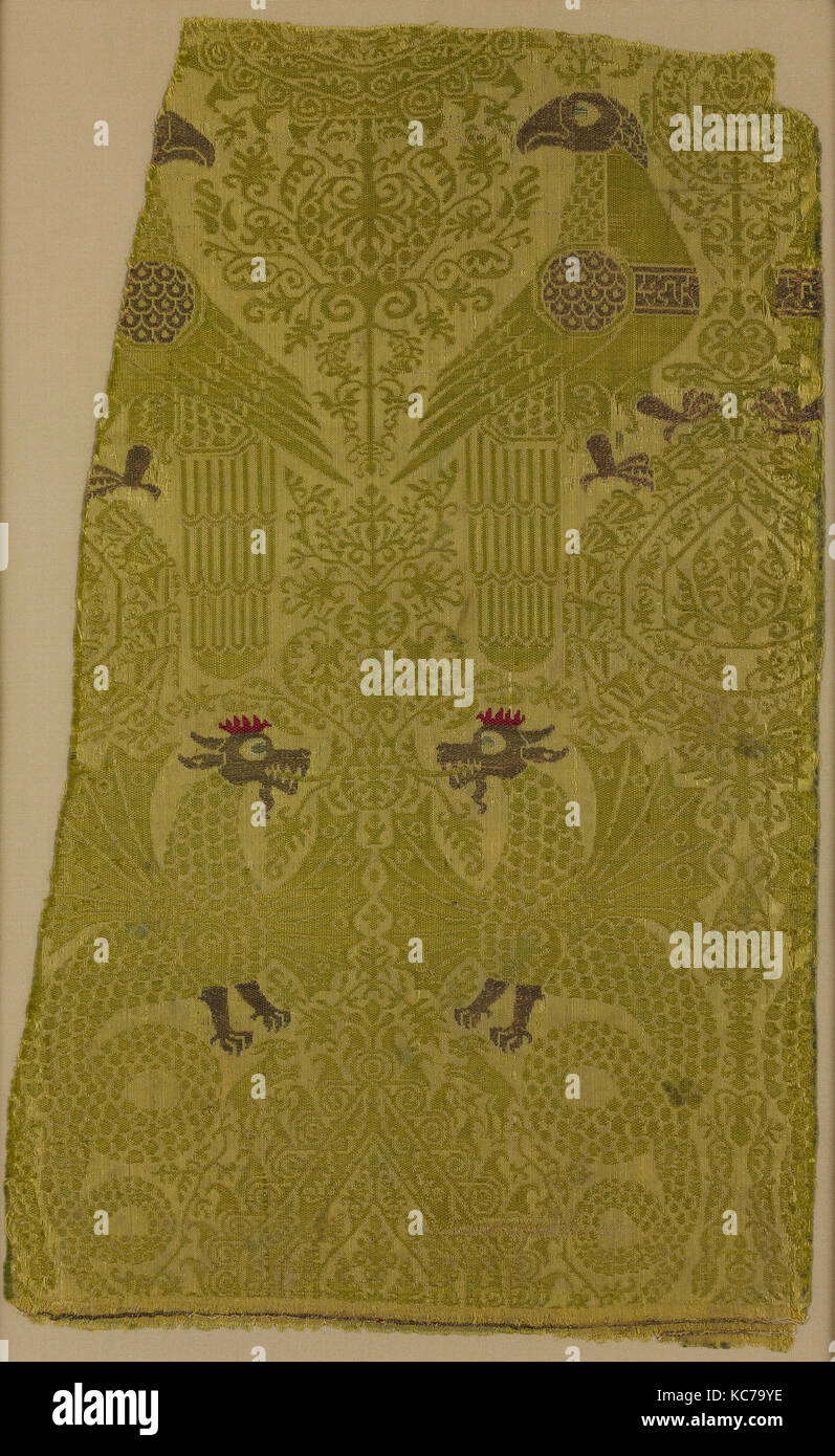 Textile Fragment mit Brokat mit Vogel, Drachen, und Palmette Motive, 13. Jahrhundert Stockfoto