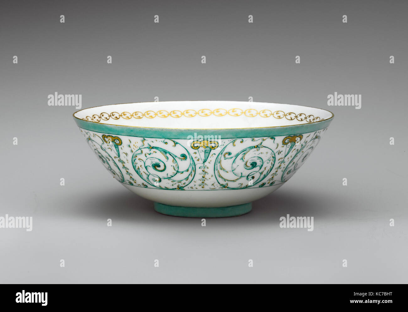 Schüssel, Ca. 1897, in Trenton, New Jersey, USA, US-amerikanischen, Porzellan, Emaille gebrannte Glasur noch mal überglasieren Dekoration, H.3 gemacht. (7,6 cm Stockfoto