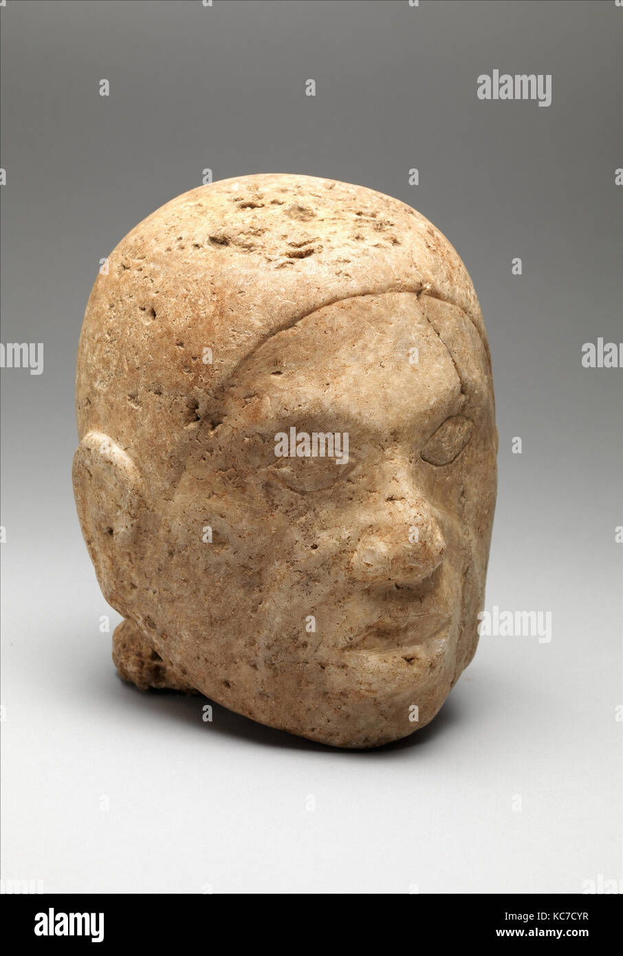 Kopf aus einer Abbildung, 13. - 14. Jahrhundert, Usa, Tennessee, Bewohner, Marmor, H.7 7/16 x W. 5 1/2 x D.6. (19 x 14 Stockfoto