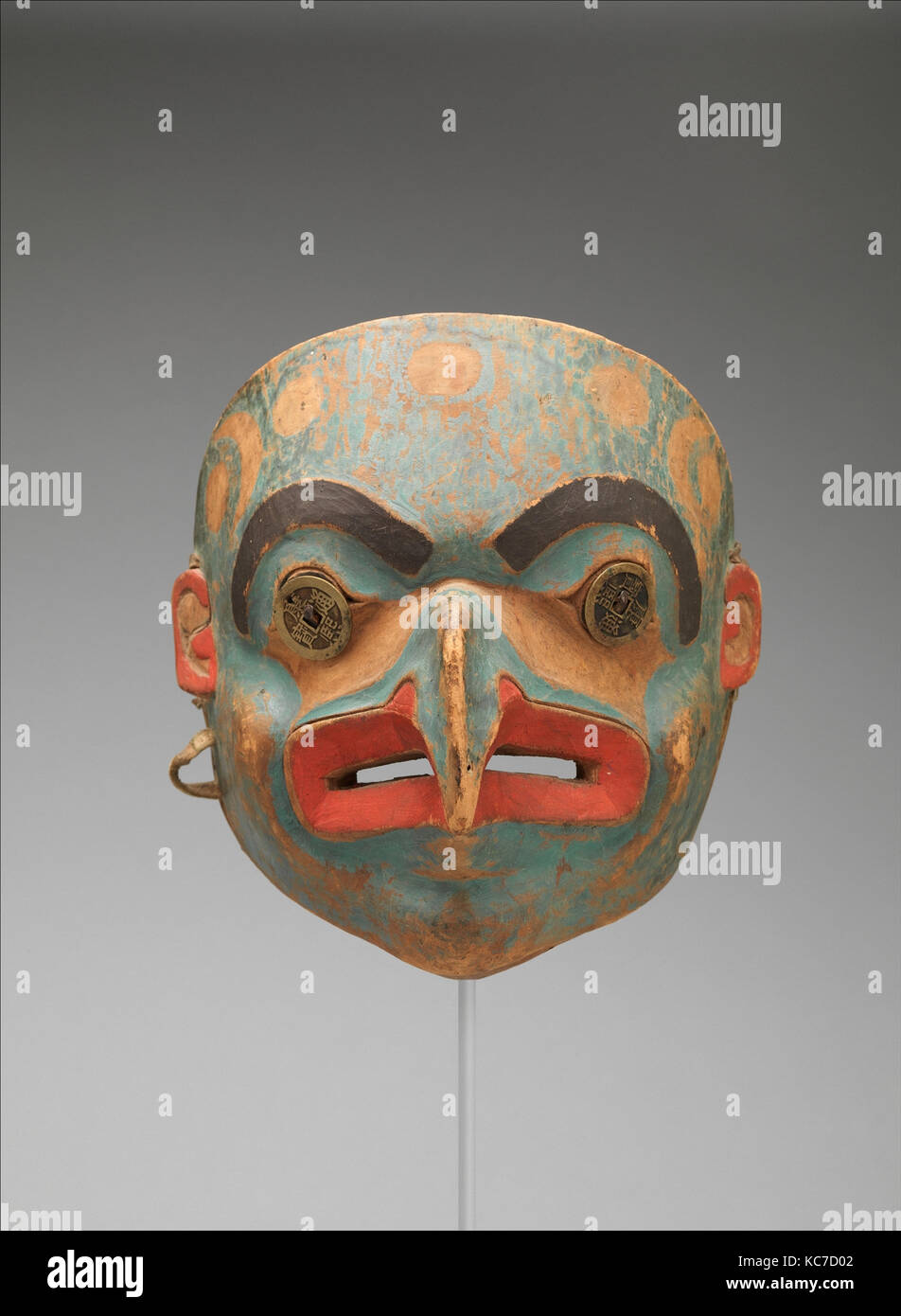 Transformation Maske, 1820-30, United States, Alaska, Tlingit, Holz, Farbe, Metall Münzen, Muttersprachler, gebräunte Haut, H.8 x W. 7 1/2 x D Stockfoto