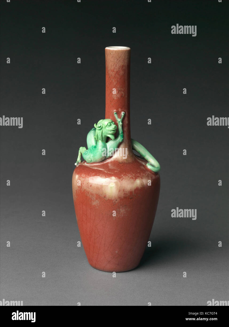 Vase mit Coiling Dragon, Ende des 16. Anfang des 17. Jahrhunderts Stockfoto