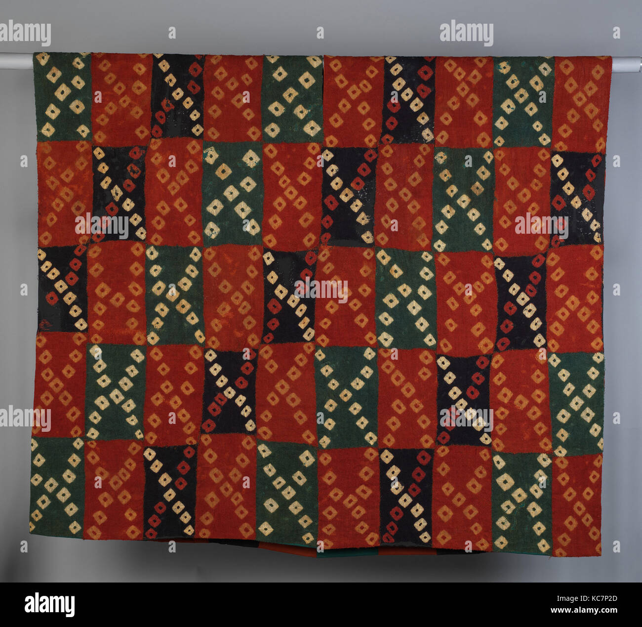 Tunika, 425 - 550, Peru, Wari, Camelid Haar, H.46x W. 54 3/4 in. (116,8 x 139,1 cm), Textiles-Woven Stockfoto