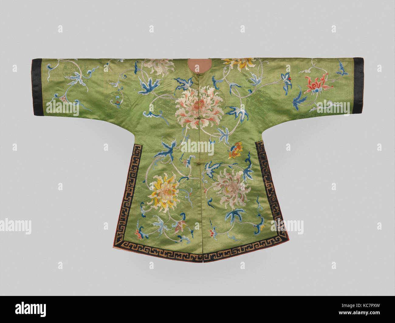 Jacke für ein theatralisches Kostüm, Qing Dynastie (1644 - 1911), aus dem 18. Jahrhundert, China, Seidenstickerei auf Seide Satin Damast; Bands: sil Stockfoto