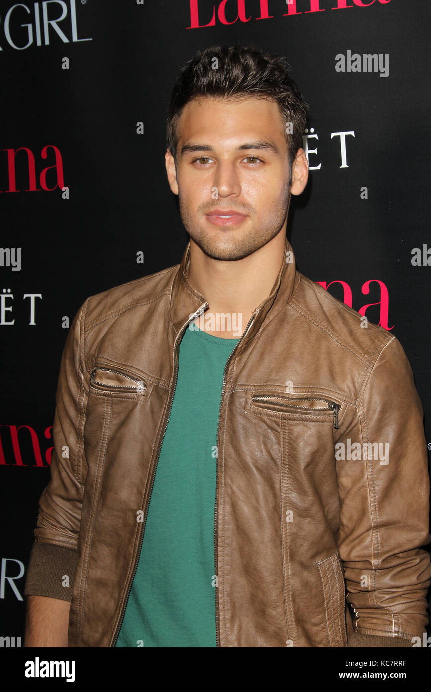 SMG Ryan Guzman NY1 La Latinos in Hollywood 100412 42.JPG West Hollywood, CA - 04 Oktober: Ryan Guzman nimmt an den Latina Zeitschrift 'Latinos in Hollywood"-Party im Hotel in London am 4. Oktober in West Hollywood, Kalifornien 2012. Personen: Ryan Guzman Getriebe Ref: NY1 LA Hoo-Me.com/MediaPunch Stockfoto