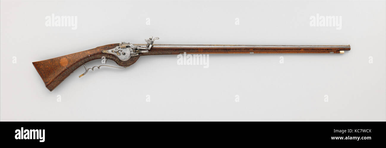 Wheellock Gewehr, Ca. 1610, Französisch, Stahl, Gold, Holz (Rotbuche), Silber, Messing, L. 43 3/8 in. (110,2 cm); L. des Zylinders 31 1/4 in Stockfoto