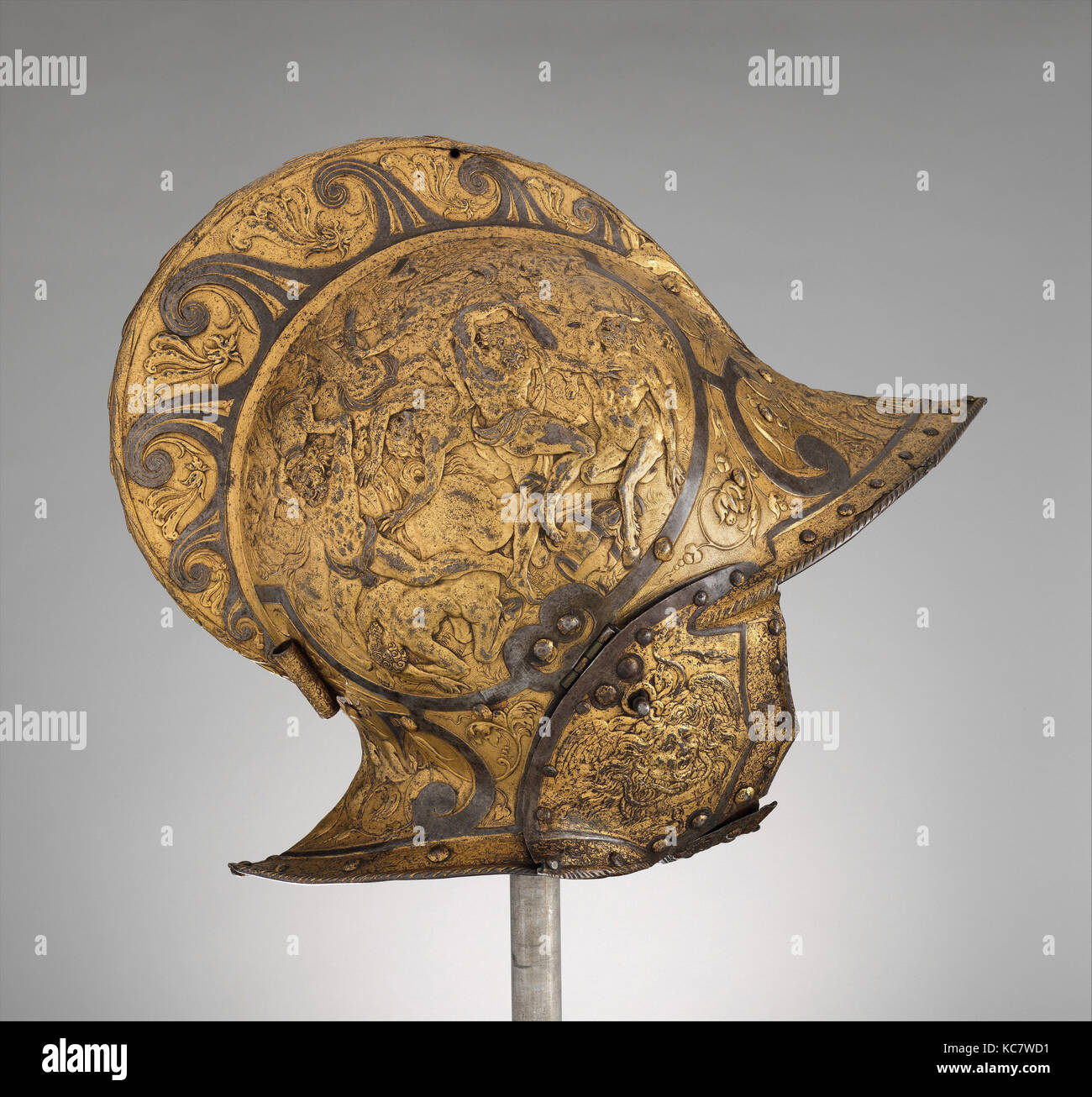 Burgonet, Ca. 1550, Französisch, Stahl, Gold, H., 14. (35,6 cm); W. 8 1/4 in. (21 cm); D. 14 1/4 in. (36,2 cm); Wt. ohne BUFFE 4 Stockfoto