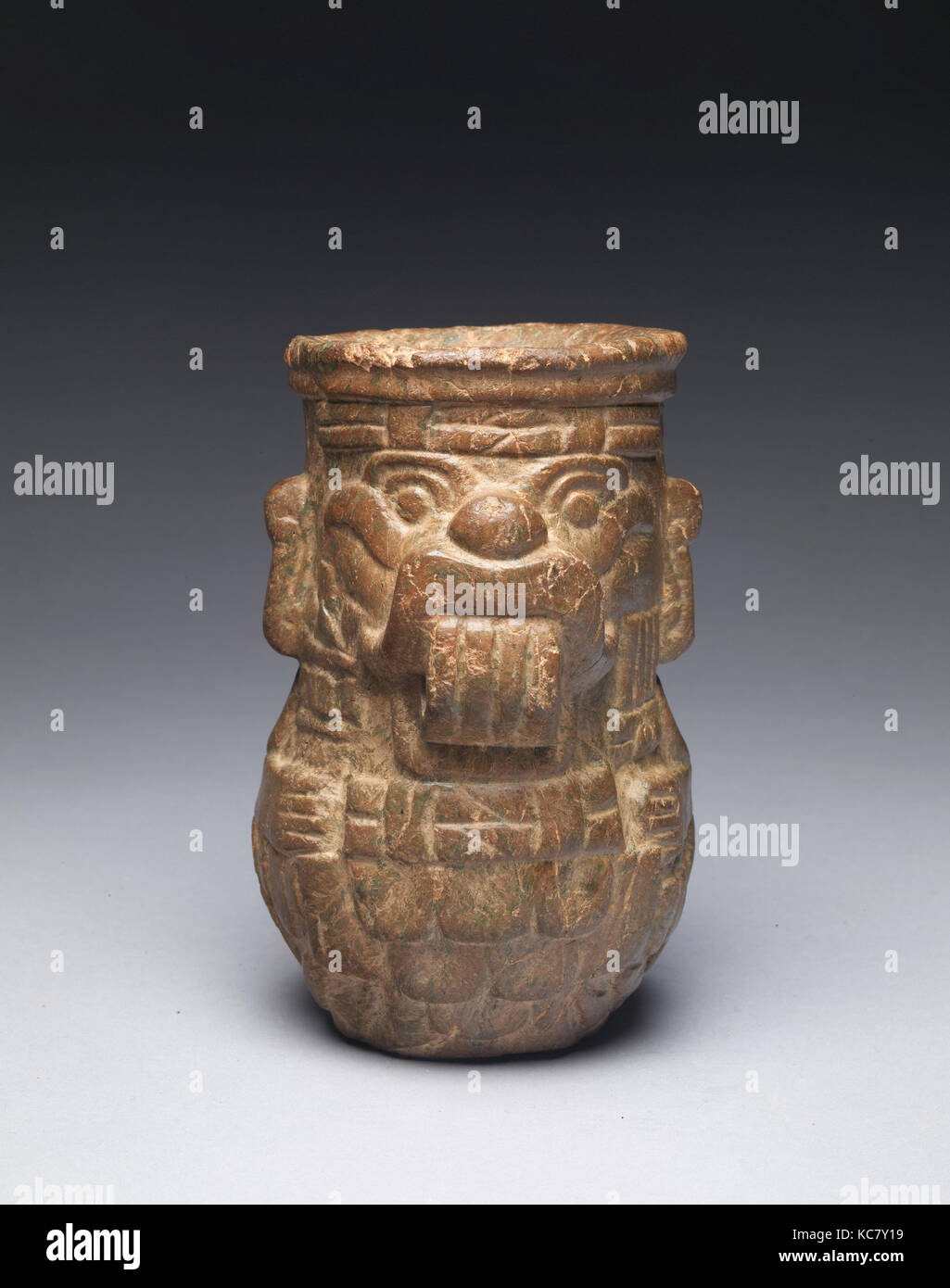 Sturm Gott Gefäß, 200 - 700, Mexiko, Teotihuacan, Stein, H.6 3/8 × W. 4 1/8 x 4 3/8 in. (16,19 × 10,48 × 11,11 cm), Stein Stockfoto