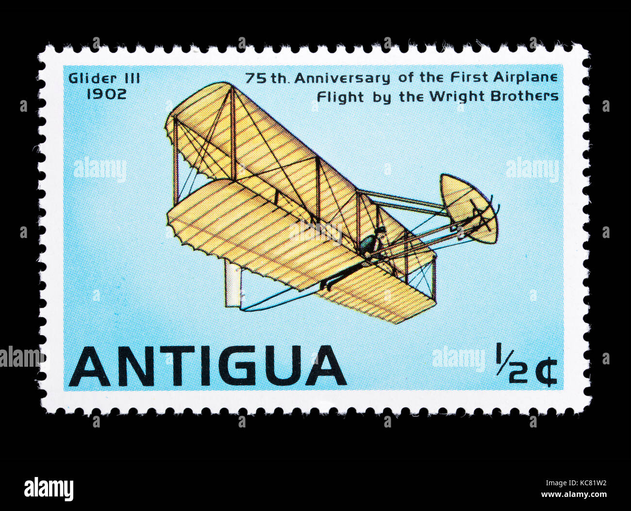 Briefmarke von Antigua, die Brüder Wright Segelflugzeug III von 1903, zum 75. Jahrestag des ersten Motorflug Stockfoto