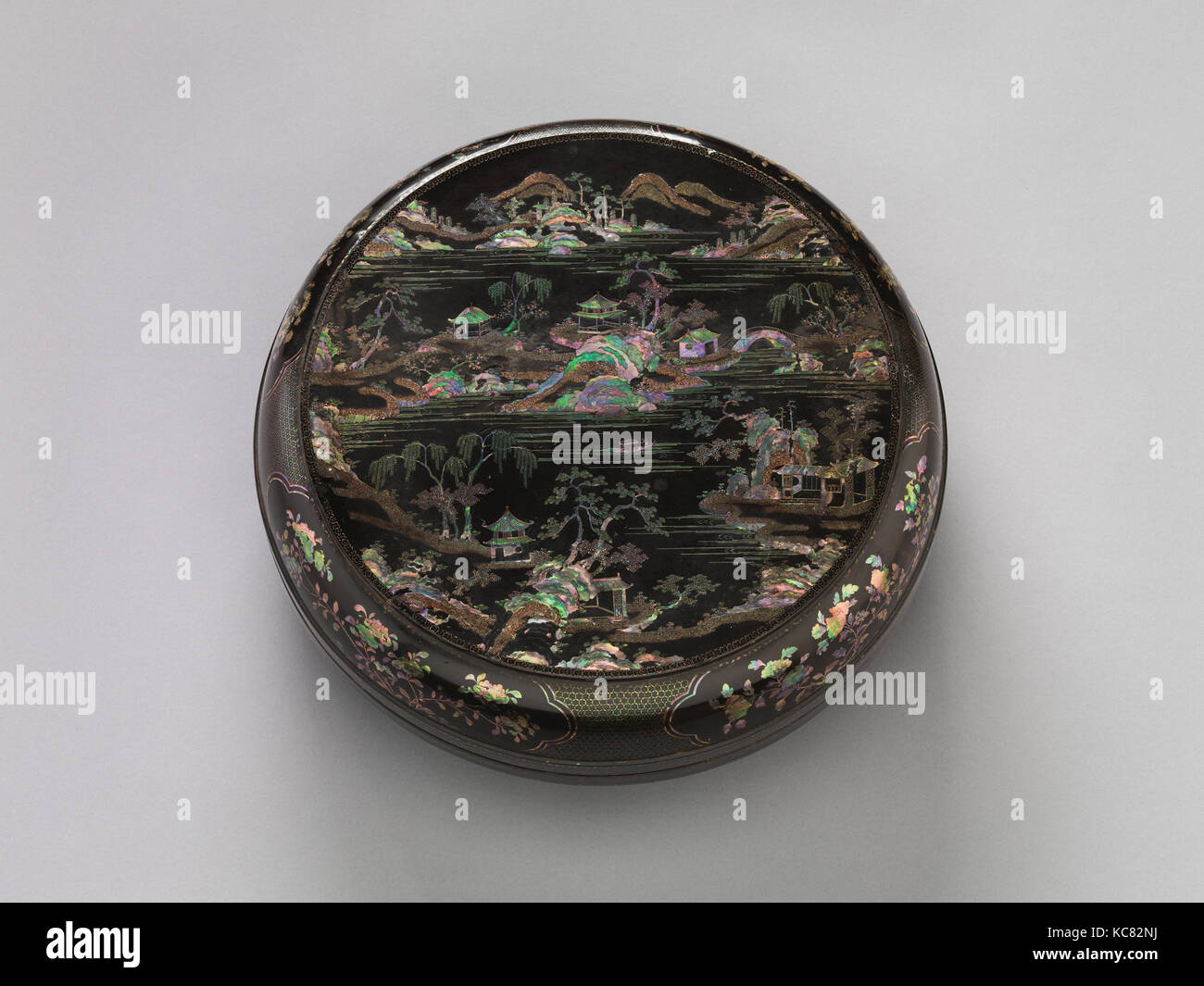 Runde Box mit Chinese-Style Landschaft, Anfang des 18. Jahrhunderts Stockfoto