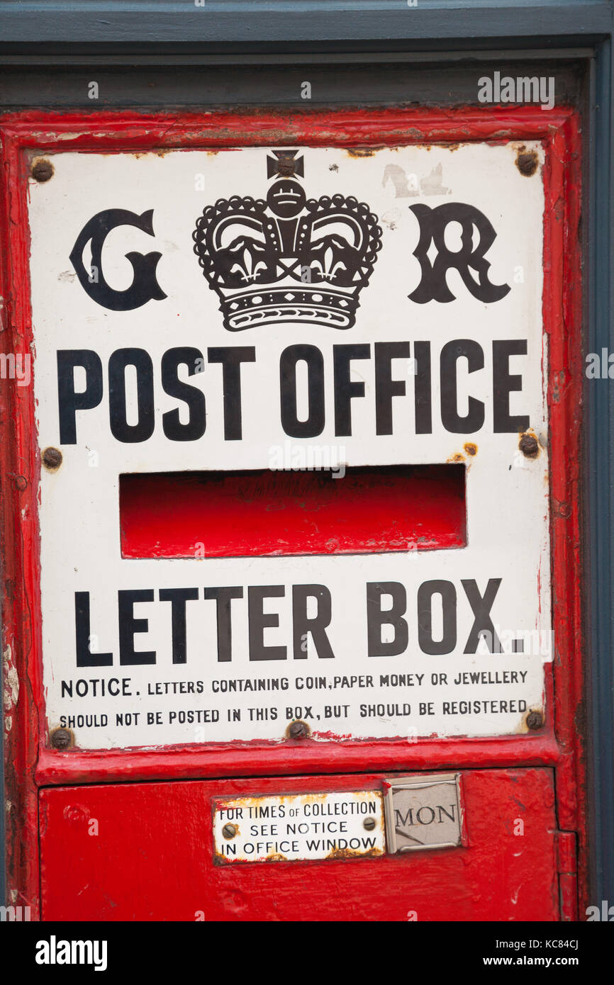 Ein altmodischer Briefkasten von Royal Mail in Aberdour Fife Schottland Stockfoto