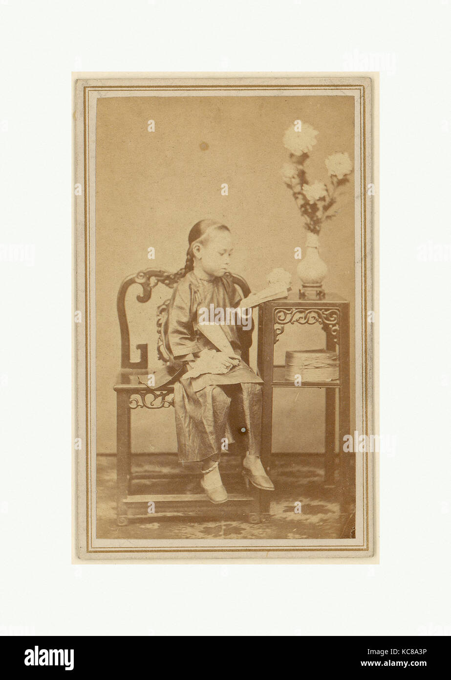 Mädchen lesen, 1870s, Eiklar, silberfarbener Druck, Fotos, Unbekannt Stockfoto