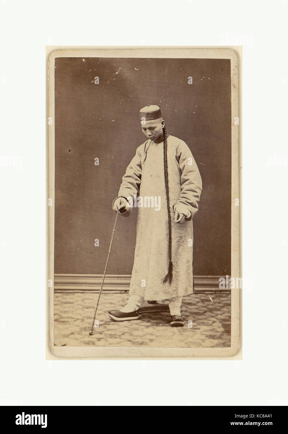 Mann mit dem langen Zopf, 1870s, Eiklar, silberfarbener Druck, Fotos, Unbekannt Stockfoto