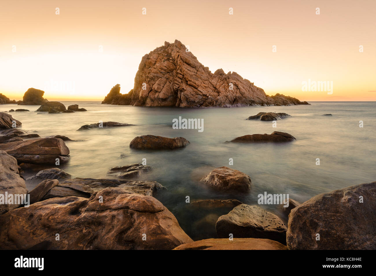 Sugarloaf Rock in Leeuwin Naturaliste National Park bei Sonnenuntergang. Stockfoto