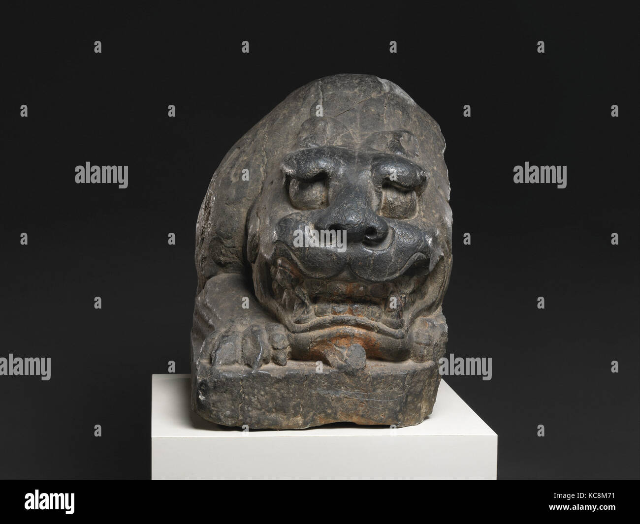 Guardian Lion, Nördliche Qi Dynastie (550 - 577), der Mid-6th century, China, Kalkstein, H., 25 3/4 in. (65,4 cm); W. 22. (55,9 cm Stockfoto