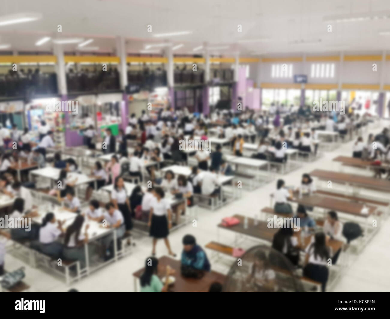 Blur bild Kantine Speisesaal Zimmer, eine Menge Leute essen Essen in der Kantine blur Hintergrund Stockfoto