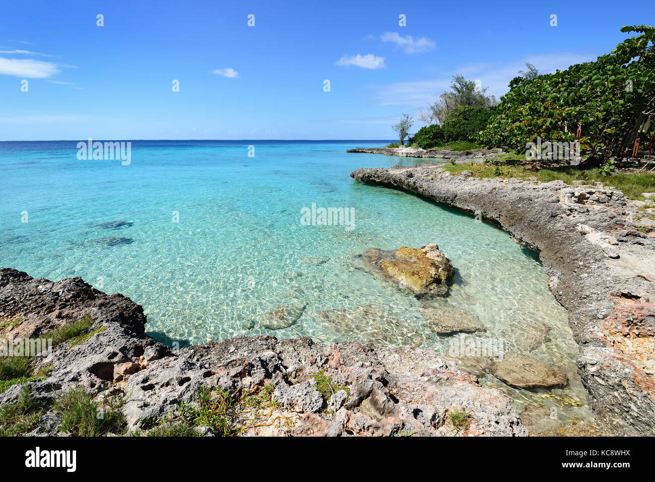 Korallen Strände und türkisfarbenes Wasser an die wilden Mittag Südküste Kubas Stockfoto