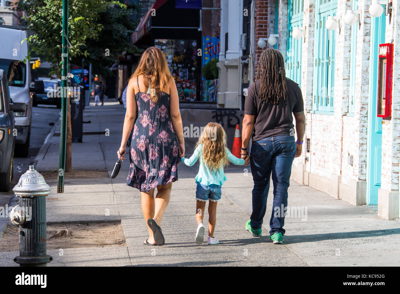 Mixed Race Paar und ihre Tochter, Lower East Side, Manhattan, New York City Stockfoto