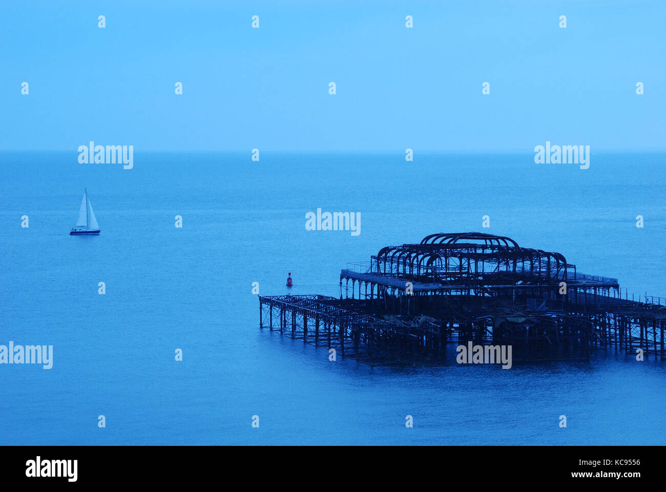 Abstraktes Bild der Rost Schmiedearbeiten der verlassenen West Pier, Brighton, Großbritannien Stockfoto