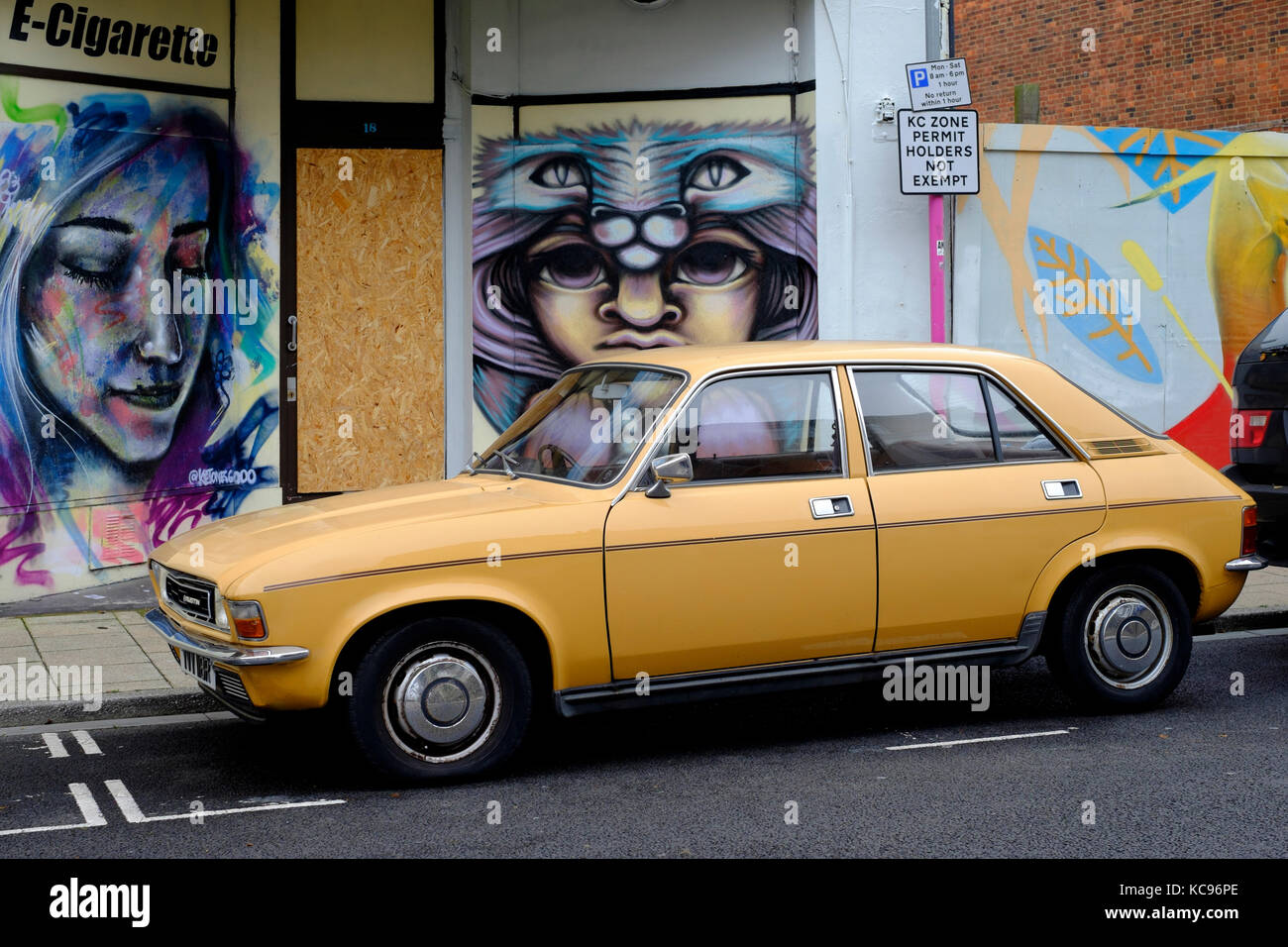 Eine alte britische Austin allegro Auto in der Straße England uk geparkt Stockfoto