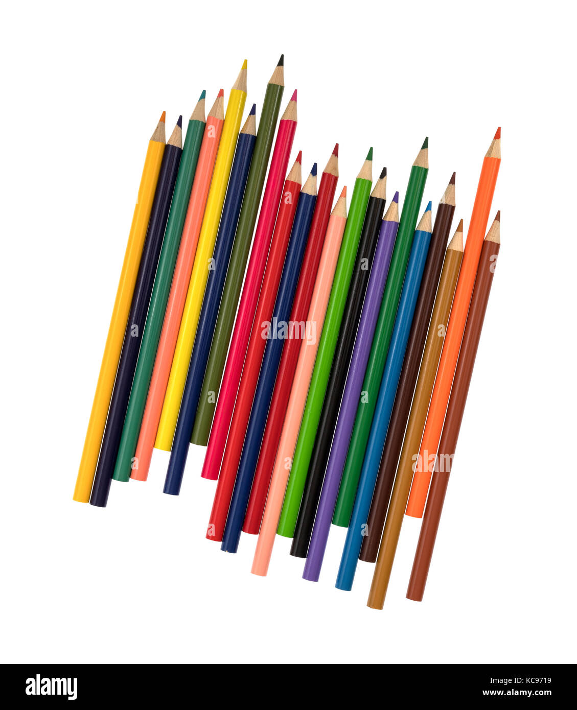 Blick von oben auf eine Gruppe von farbigen geschärft Bleistifte auf einem weißen Hintergrund. Stockfoto