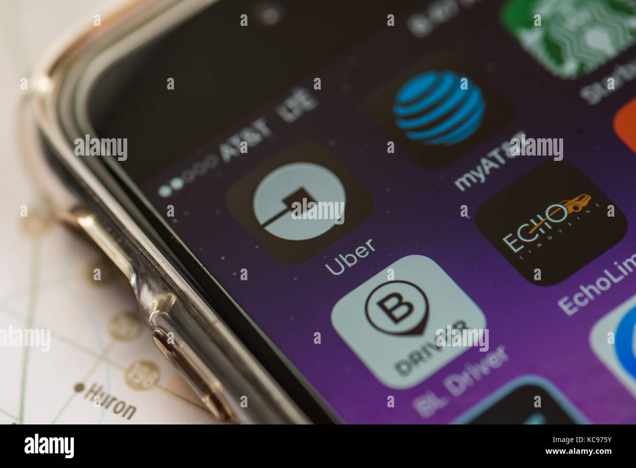 Chicago, IL, USA, May -12,2017, Nahaufnahme eines Uber Anwendung auf einem Smartphone, MyAT&T app, app EchoLimousine, BL App (für redaktionelle nur verwenden) Stockfoto