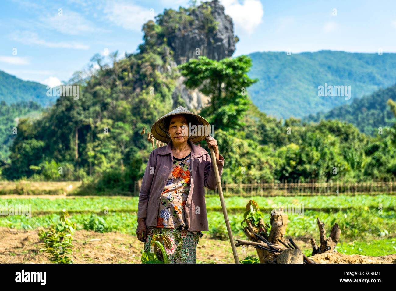 Laos. Provinz von Vang Vieng. Ländlichen Dorf. Portrait von Bauer Stockfoto