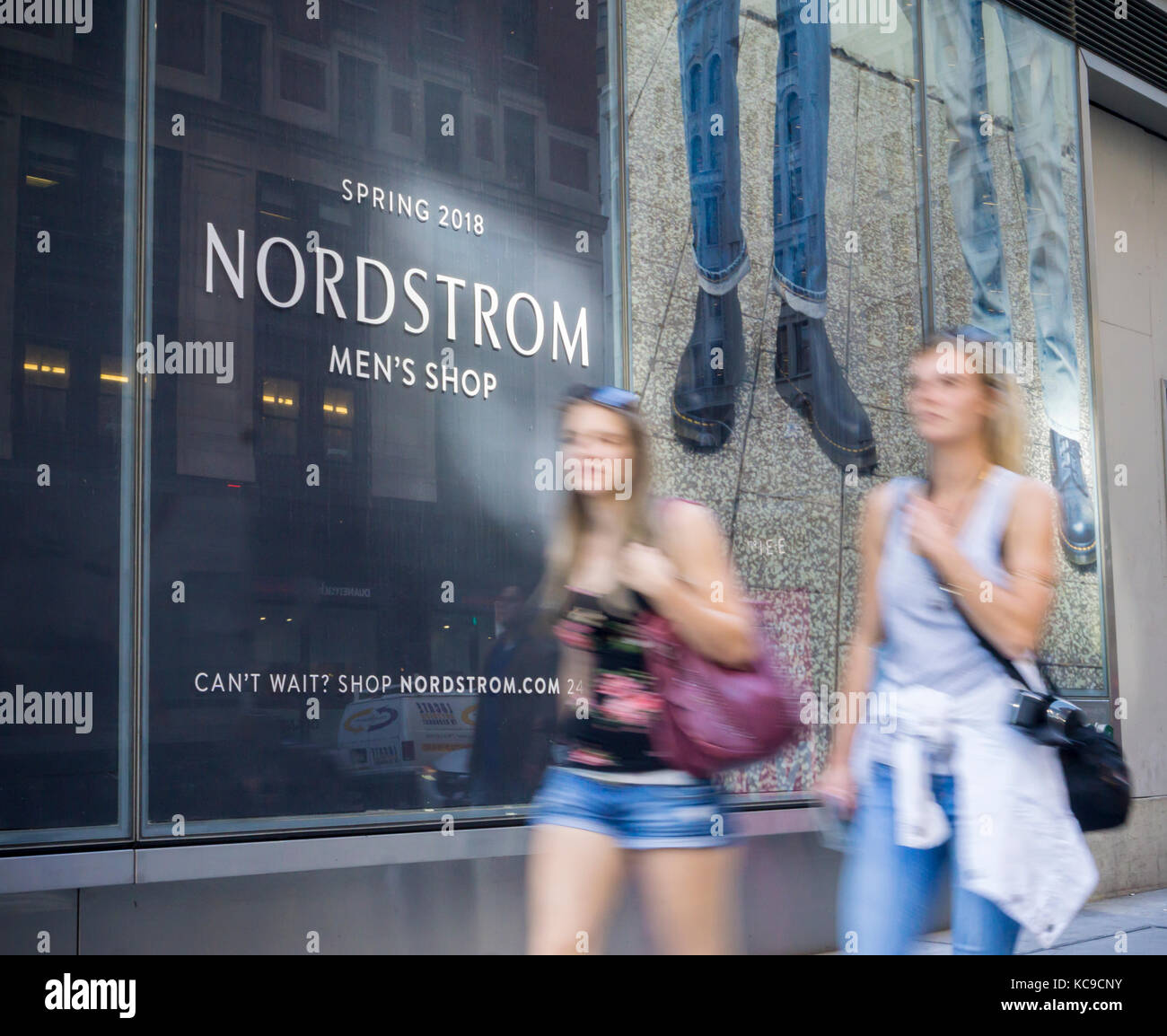 Das zukünftige Haus des Nordstrom Männer shop in Midtown Manhattan in New York am Montag, 2. Oktober 2017. Aktien von Nordstrom sank um 7%, nachdem es wurde berichtet, dass die Nordstrom Familie ist die Finanzierung für einen Verkauf des Unternehmens. Die Nordstrom Familie besitzt über 30% des Kaufhauses Einzelhändler. (© Richard B. Levine) Stockfoto